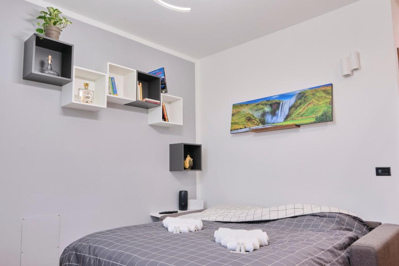 10' From Malpensa Casa Moderna, Netflix & Wi-Fi Apartment Casorate Sempione Exterior photo